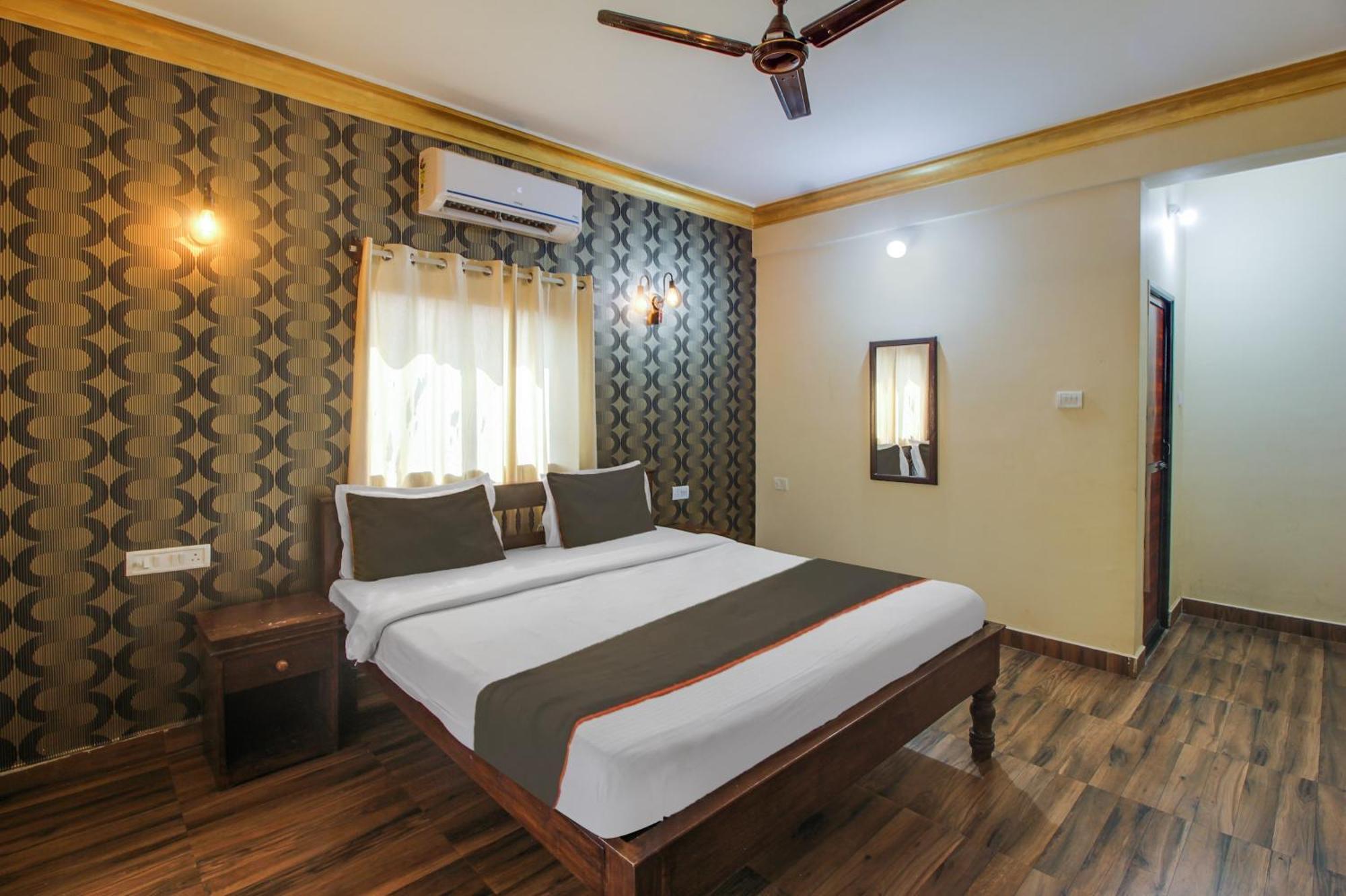 Collection O Romeos Place Baga Beach Hotell Calangute Exteriör bild
