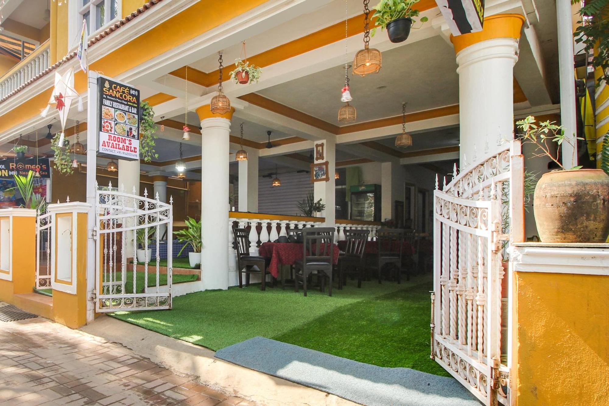Collection O Romeos Place Baga Beach Hotell Calangute Exteriör bild