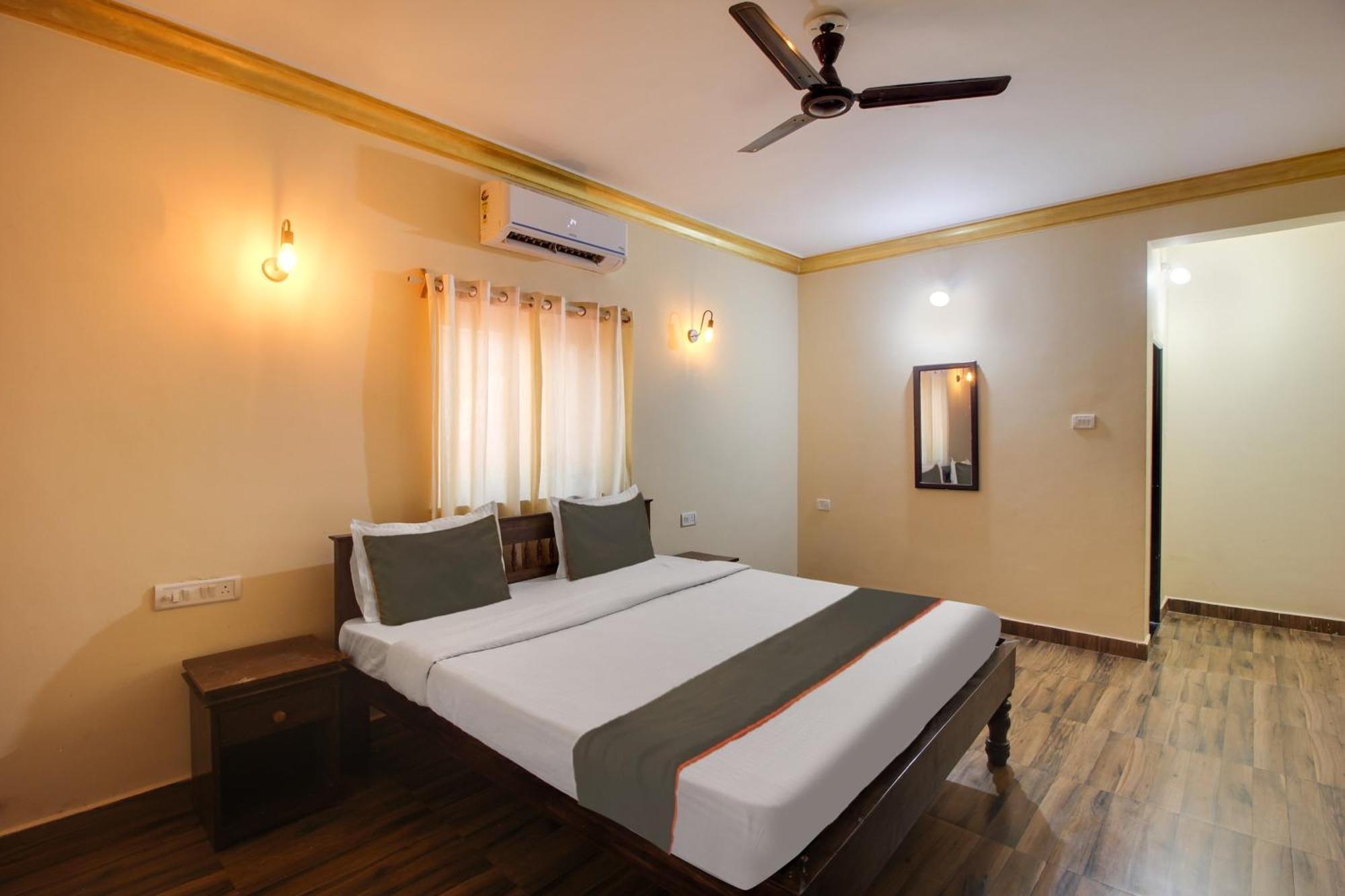 Collection O Romeos Place Baga Beach Hotell Calangute Exteriör bild