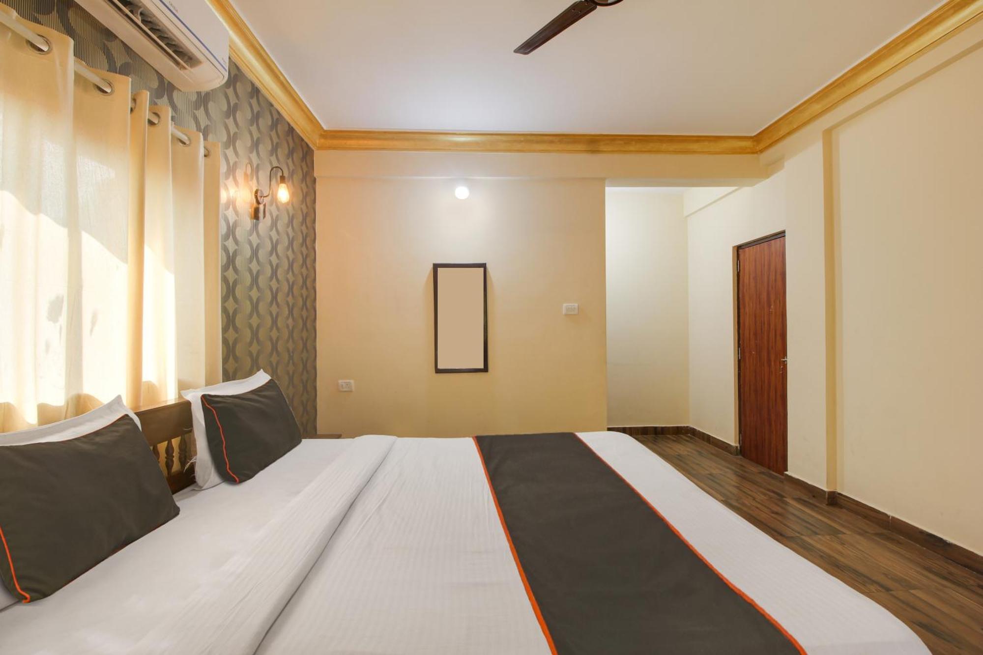 Collection O Romeos Place Baga Beach Hotell Calangute Exteriör bild